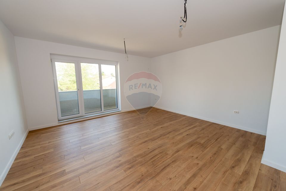 Apartament 3 camere de vanzare, 91 mp, Aparatorii Patriei, parcare