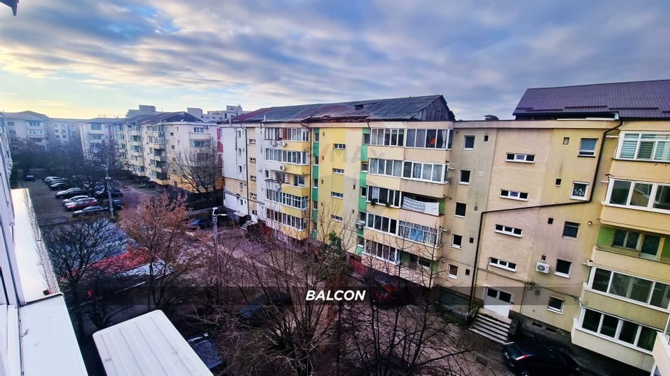Apartament cu 3 camere de vanzare pe strada Moldovei