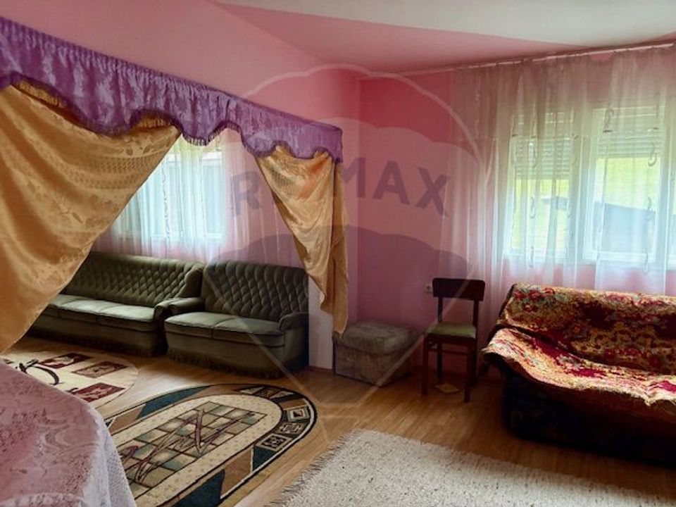 Casă / Vilă cu 5 camere de vânzare