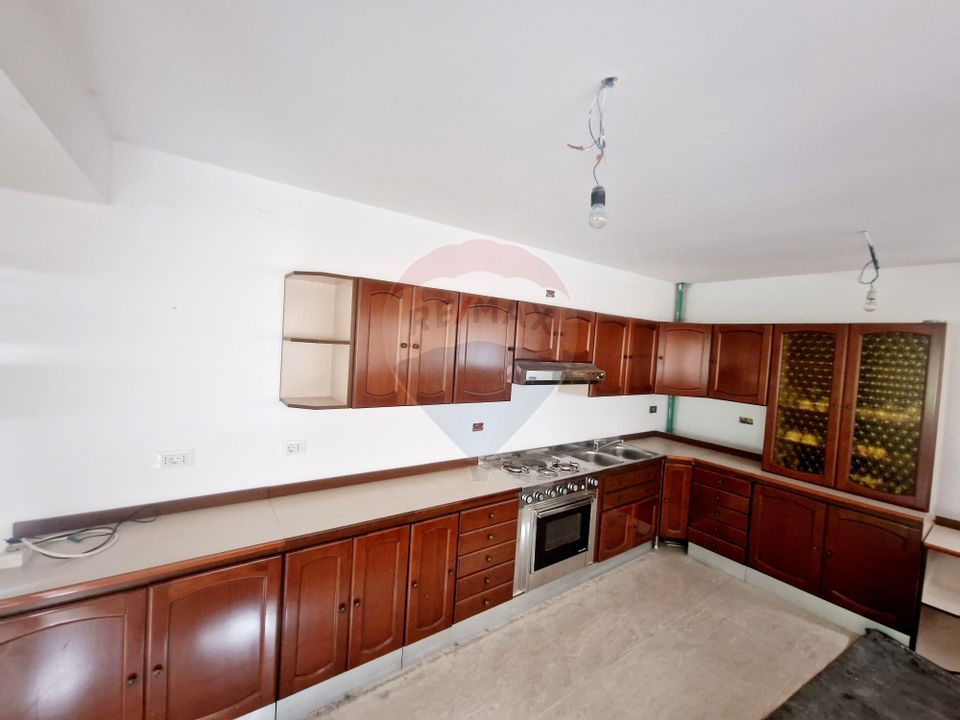 5 room House / Villa for sale, Darmanesti area