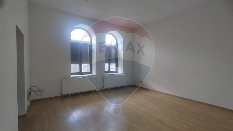 21sq.m Commercial Space for rent, Central area