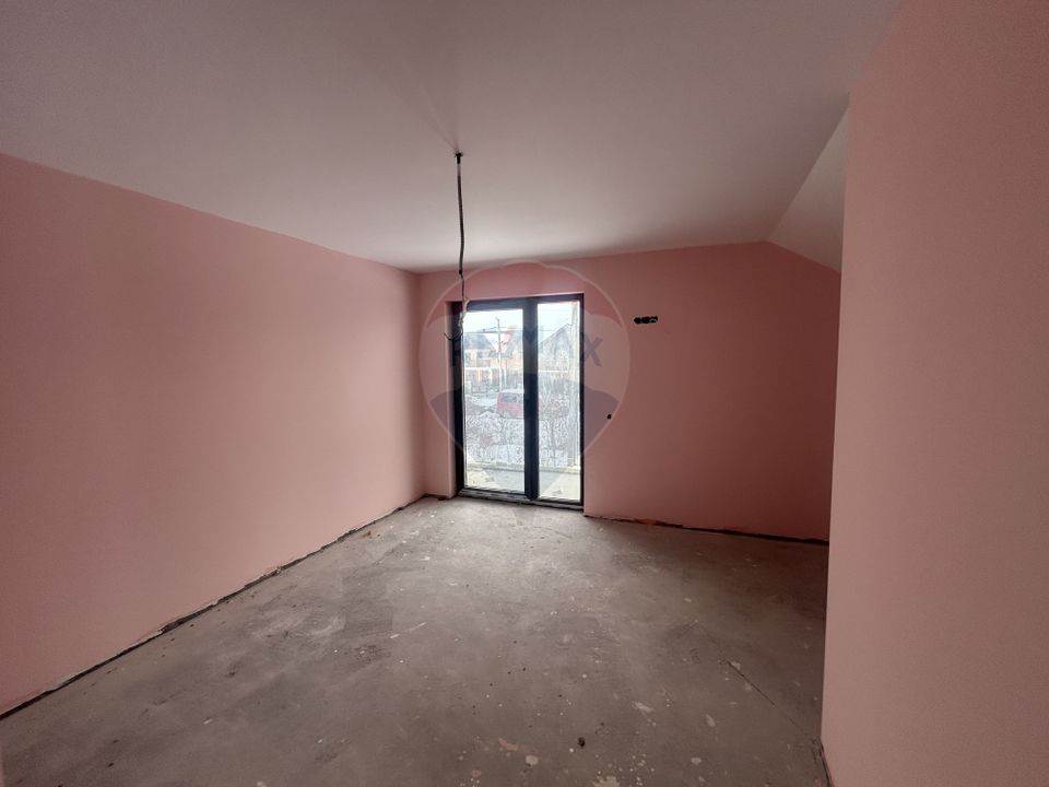 Casă nouă de vânzare 220 mp 13 ari teren SATULUNG 15KM de BAIA MARE