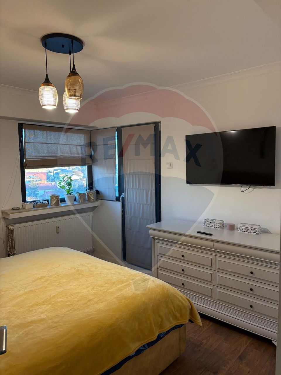 Apartament cu 4 camere de vânzare în zona Central