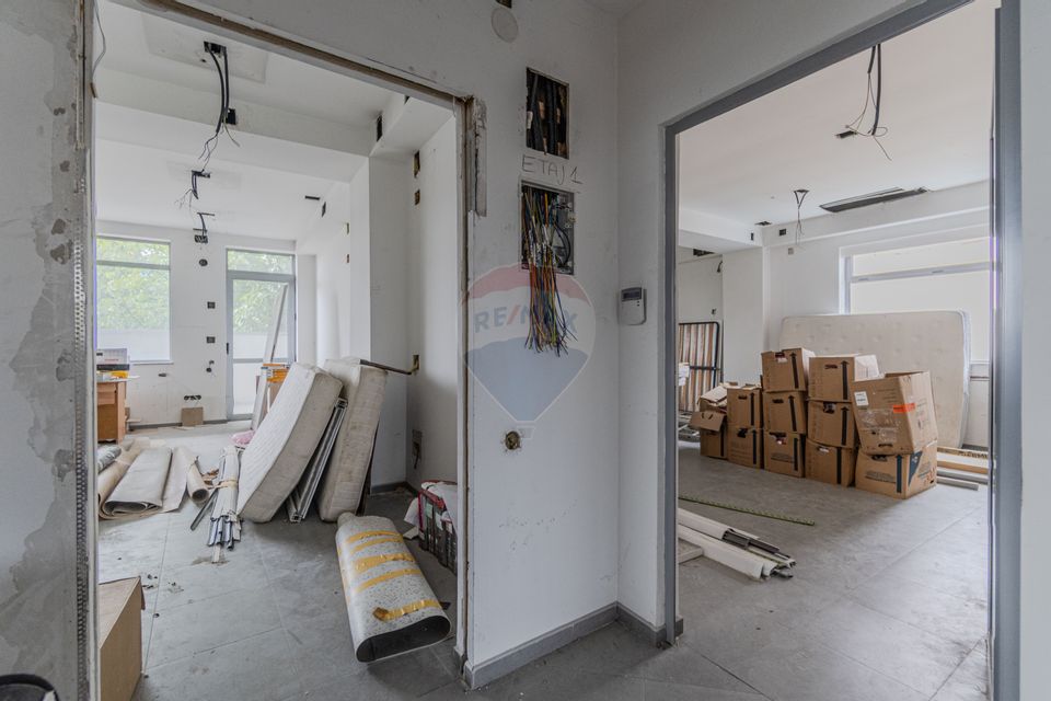 Cladire de 902 mp utili de vânzare, zona Grivitei - DN 13, COMISION 0