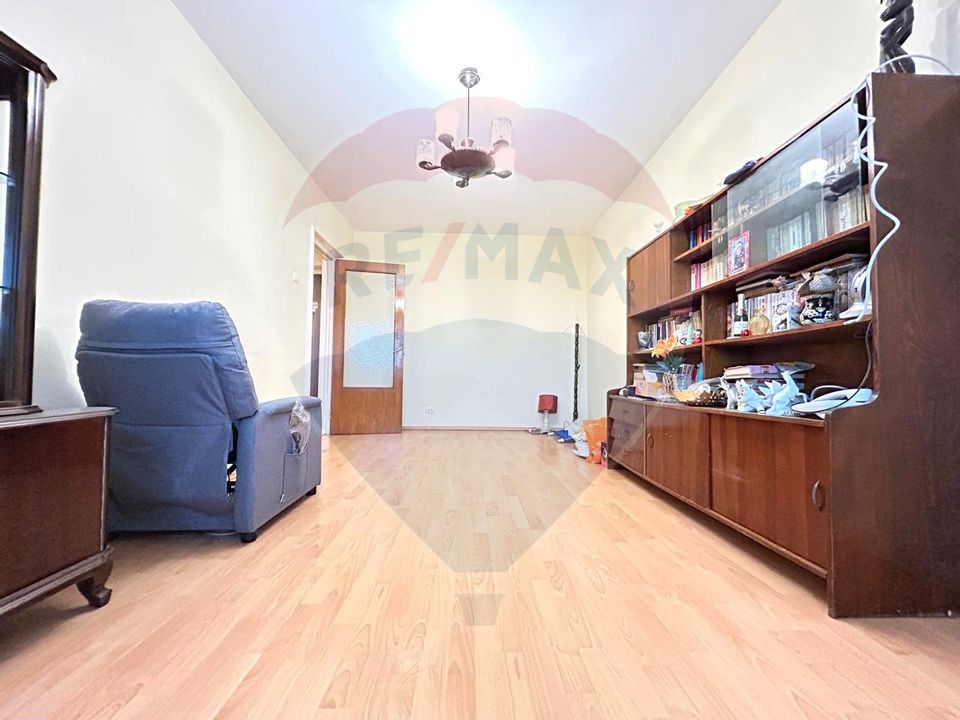 Apartament cu 3 camere de vânzare în zona Drumul Gazarului