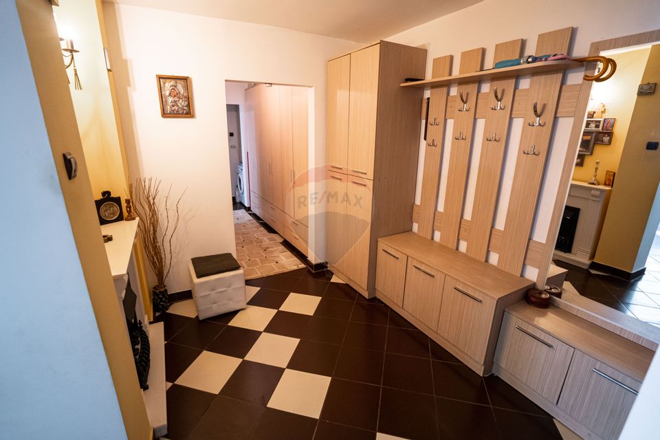 Apartament cu 3 camere de vânzare în zona Obcini