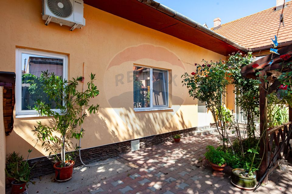 Apartament 2 camere , renovat, mobilat- utilat,  zona centrală