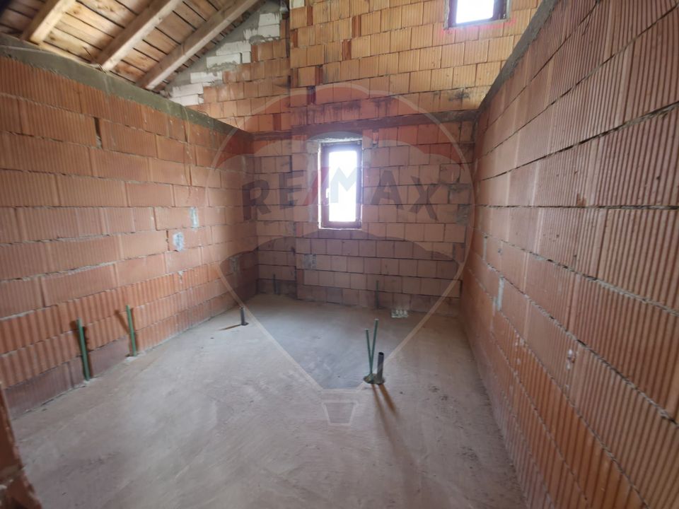 Teren intravilan + casă la roșu de vânzare – Vădurele, jud. Neamț