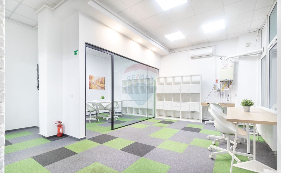 Commercial space with showcase, Gara de Nord train station