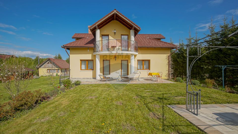 Vilă în zona Glăjărie, 10 camere, Sp + E + M, teren 2789 mp