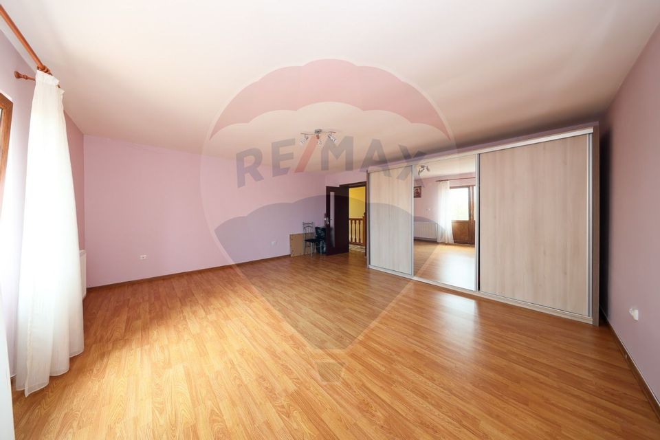 Casă 4 camere, mobilata si utilata, 2 389 m². teren, Sanpetru!