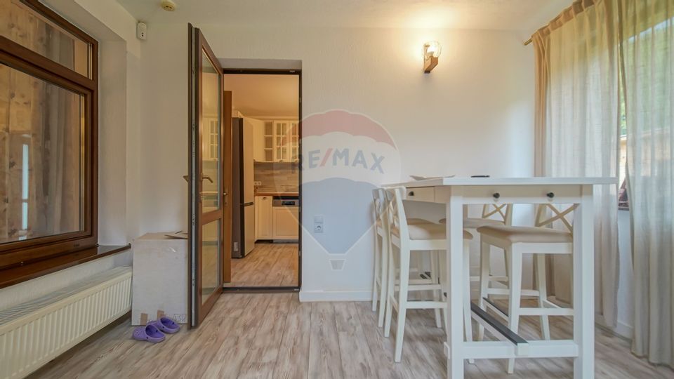 Proprietate cu stil la poalele muntelui - liniște și intimitate!