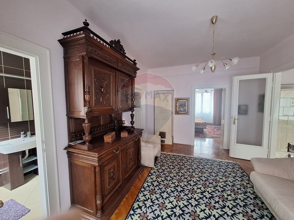 Apartament cu 4 camere de închiriat în zona Ultracentral