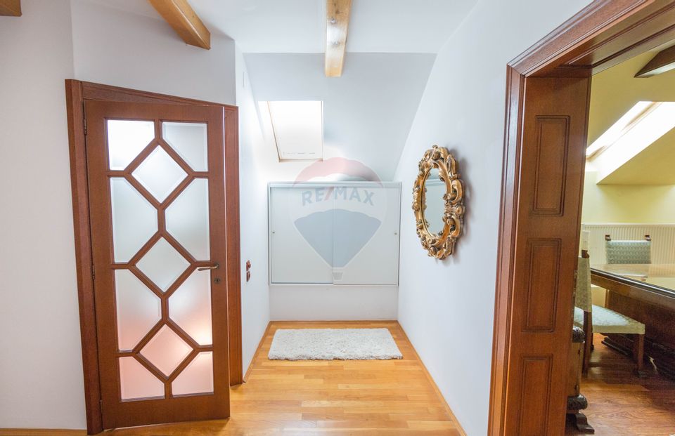 Property Located under Tâmpa composed of 2 Houses and Garden,
