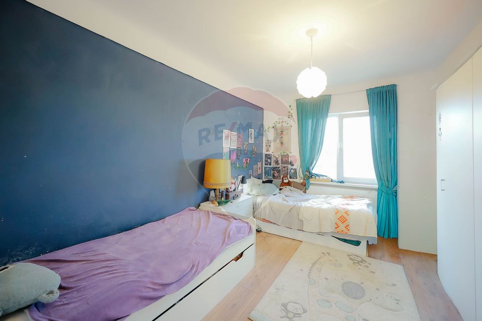 De vânzare apartament cu 2 camere, parter, parcare inclusă, central