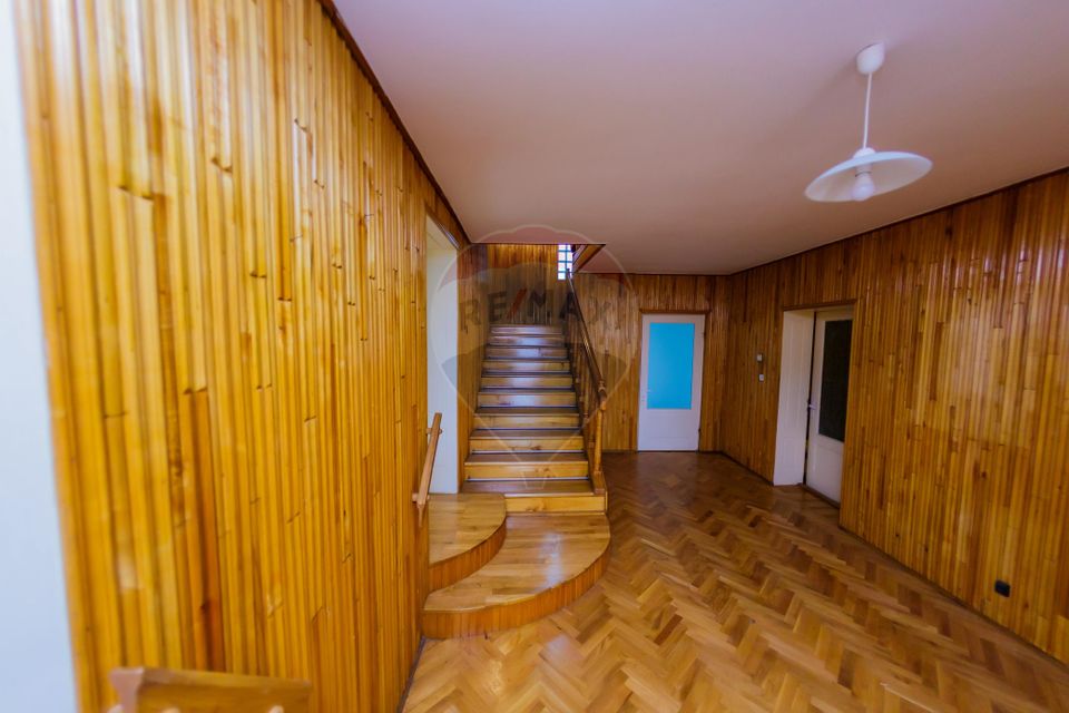 Casă de închiriat lângă parc – potrivită pentru centru / birouri