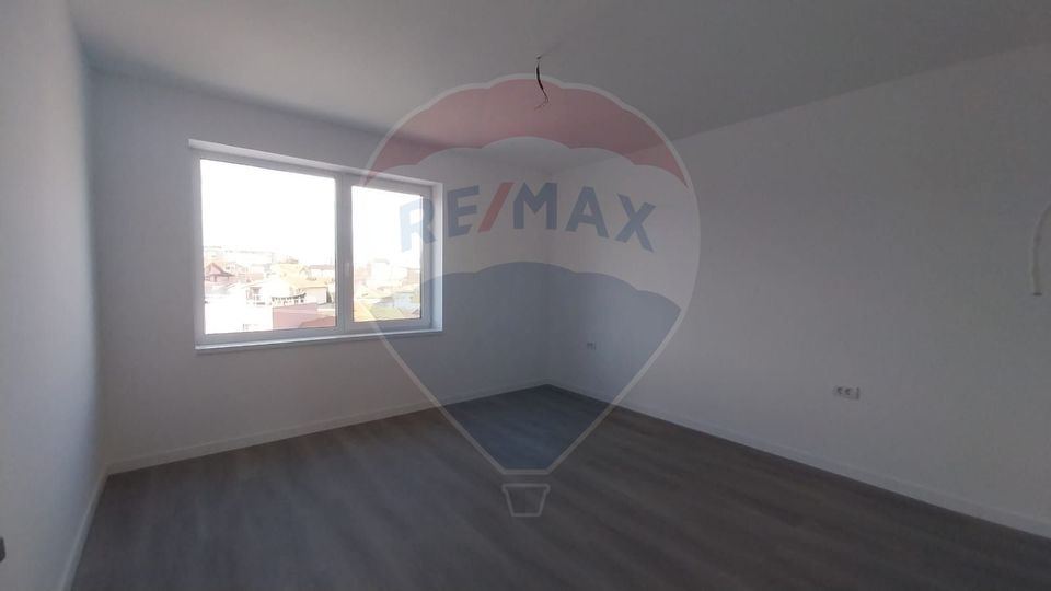 Apartament de vanzare cu 3 camere Zona Centrala -Dacia, Constanta