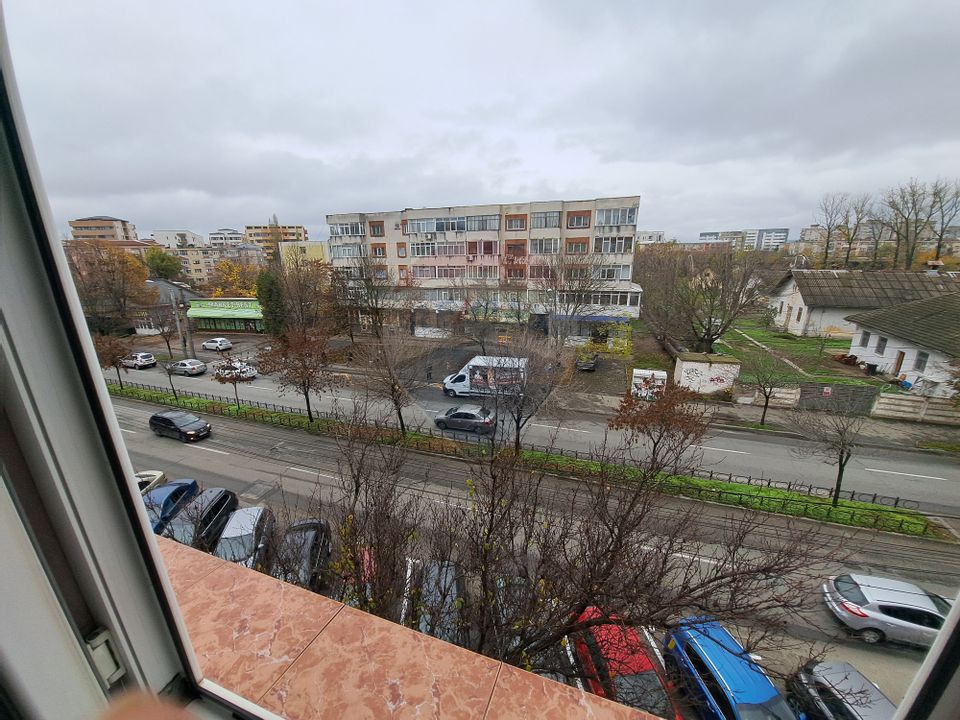 3 camere de închiriat, zona Consul