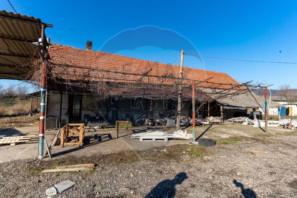 750sq.m Commercial Space for sale