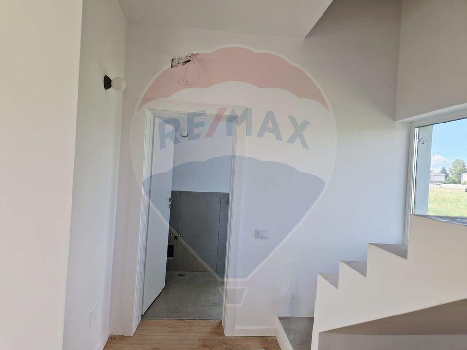 Casă / Vilă - 132,5 mp  , teren - 264 mp  / zona Cârcea