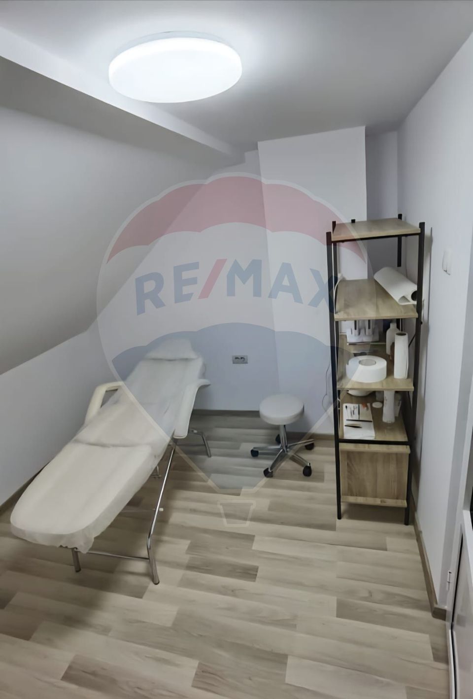 80sq.m Commercial Space for rent