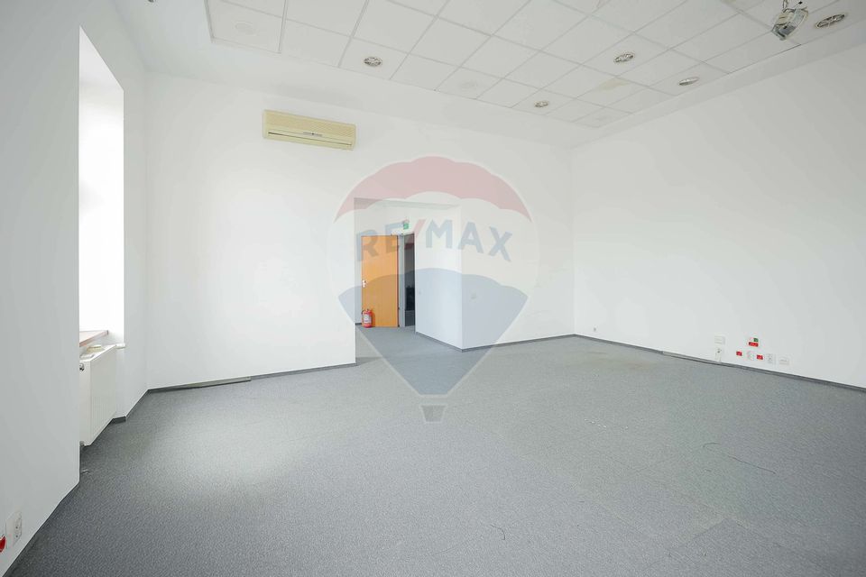 360sq.m Commercial Space for rent, Ultracentral area