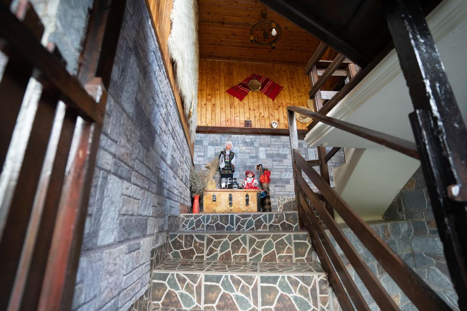 Vânzare pensiune renovată 2025 – 6 camere, Corbșori (Poenari)