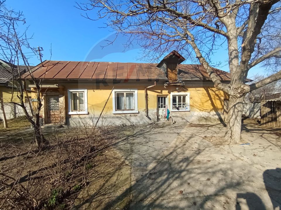 Casă bătrânească în Ișalnița