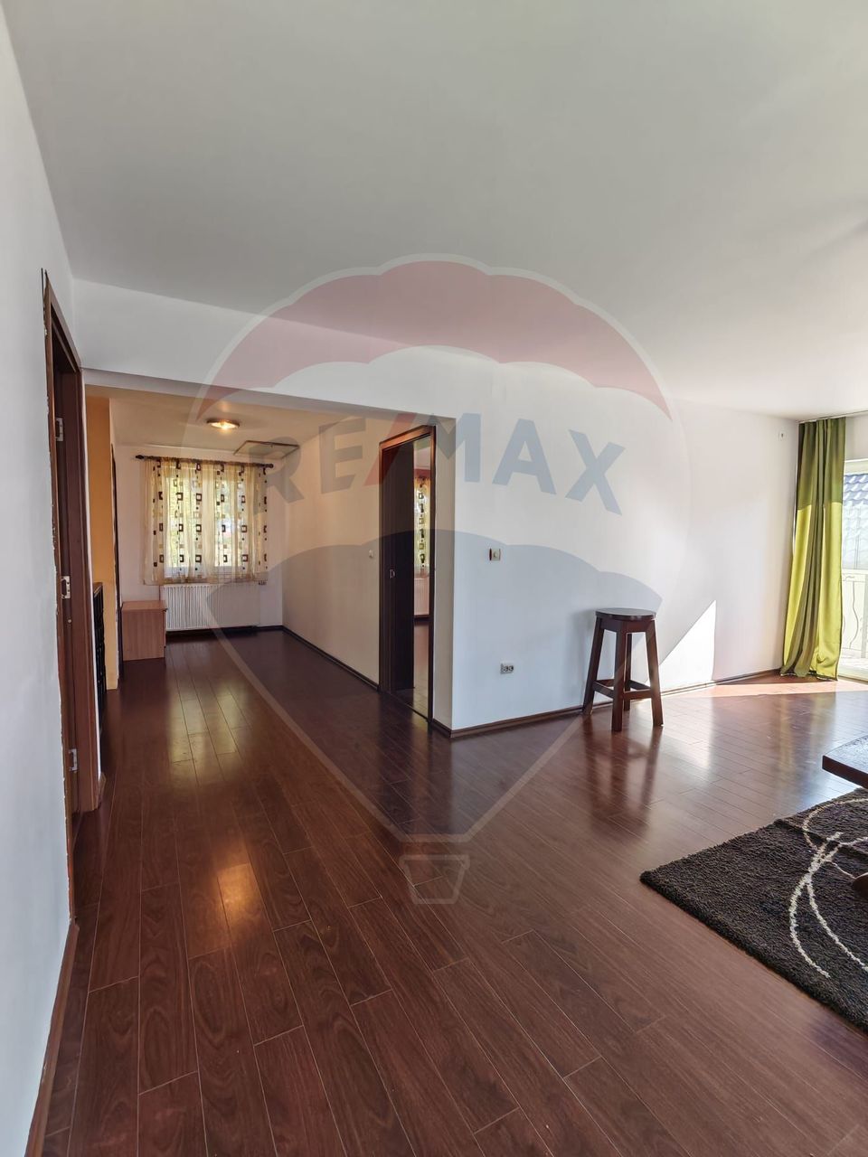 Casă / Vilă cu 5 camere de vânzare