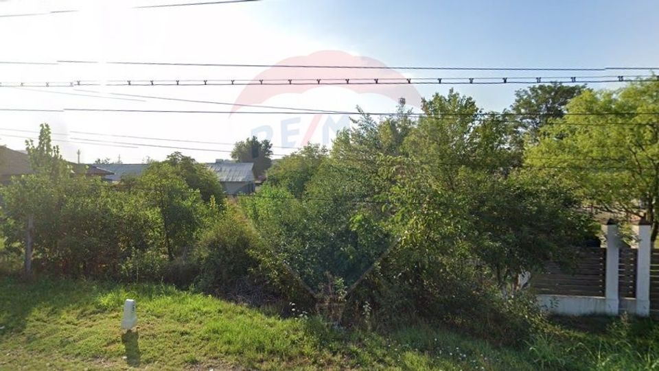 Land 813sqm Ciolpani / Road DN1