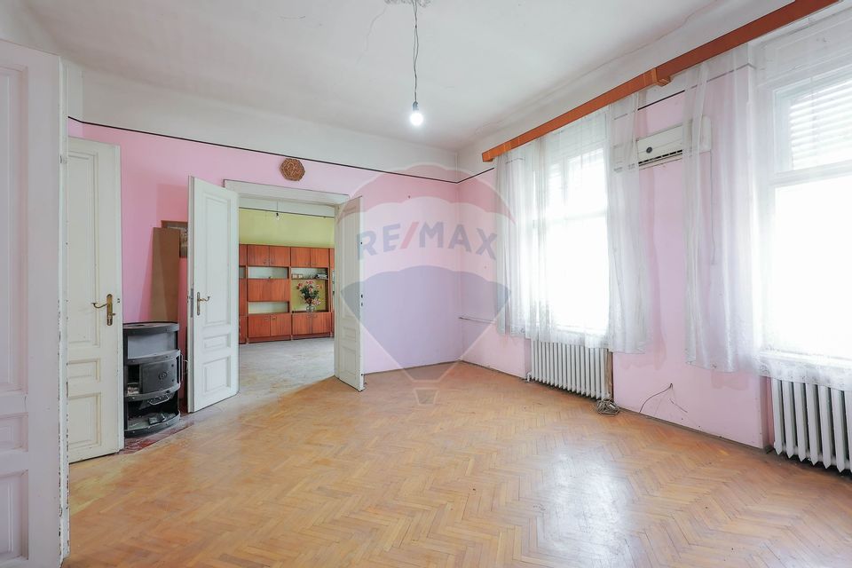 4 room Apartment for sale, Central area