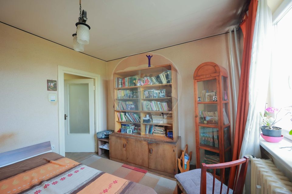 Apartament cu 4 camere de vânzare în zona Dacia