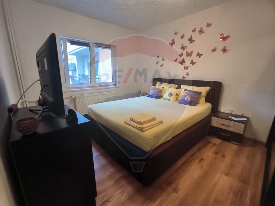 Vanzare ap 3 camere 2 bai etaj 1 complet decomandat  zona Miorita