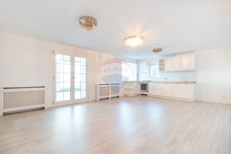 Vanzare Vila 5 camere cu terase mari si priveliste directa la lac