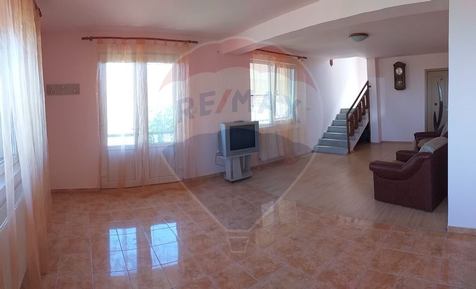 Casă / Vilă cu 5 camere de vânzare