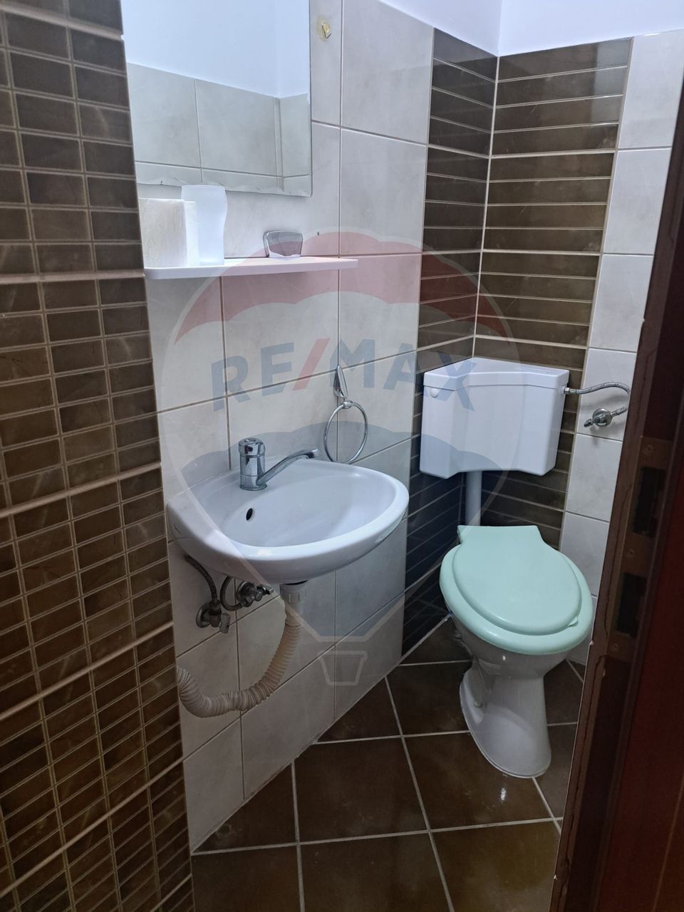 Inchiriere apartament cu 3 camere Tei semimobilat imobil 1983