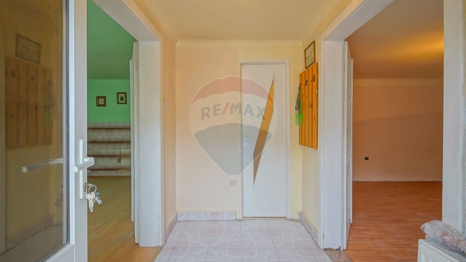 Casa individuala cu doua corpuri, teren 1000mp