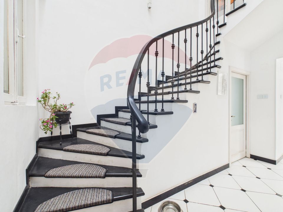 Casa / Vila cu 8 camere de vanzare în zona Cotroceni