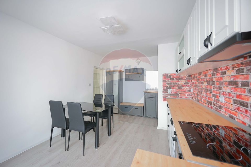 Apartament cu 3 camere de vânzare, zona Ioșia