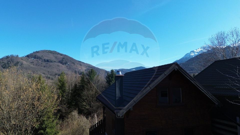 Ansamblu rezidențial cu casă principală și anexe, teren 1.487 mp