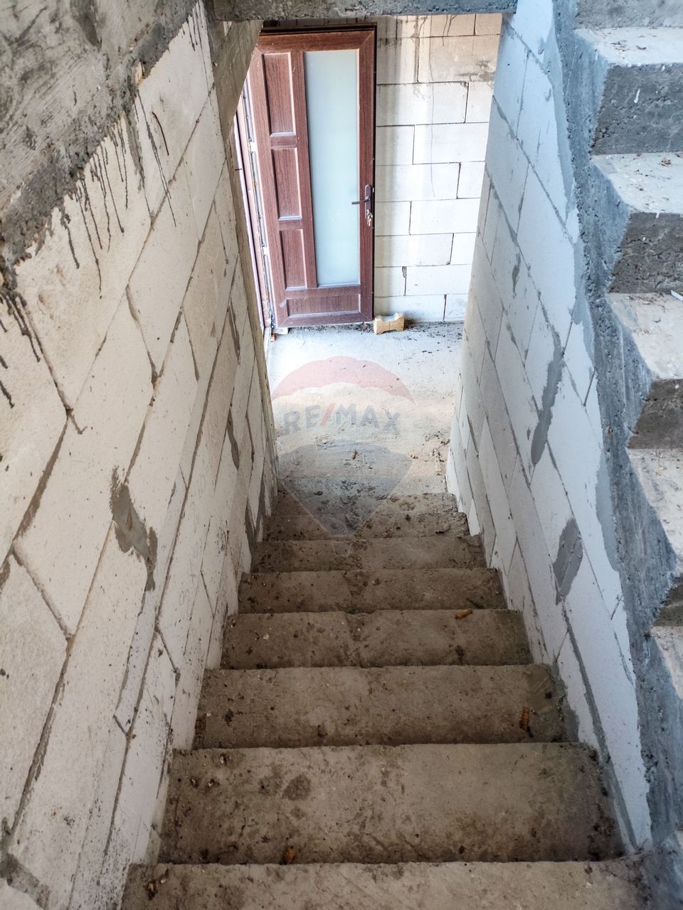 Casă / Vilă cu 4 camere de vânzare /zona Baltag
