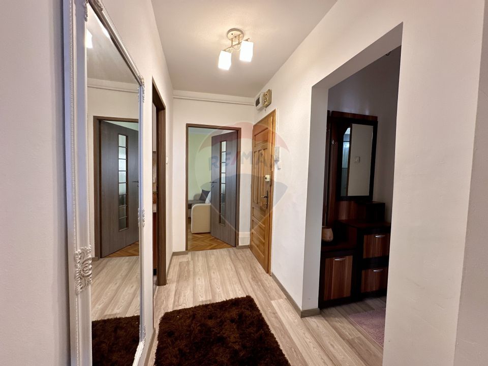 Apartament cu 3 camere de vânzare în zona Vasile Aaron