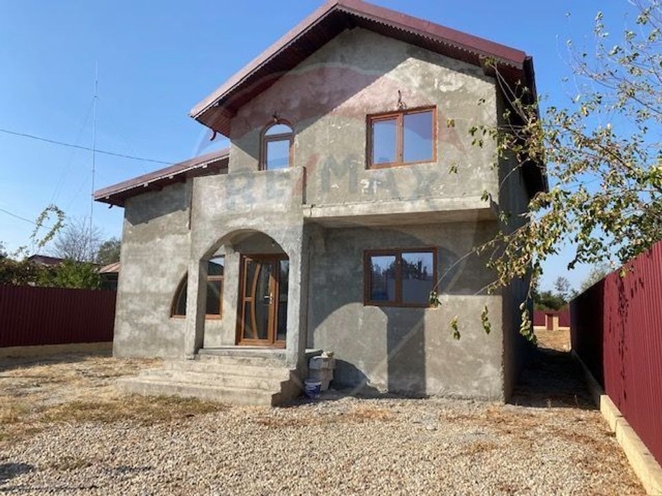 Casă / Vilă cu 5 camere de vânzare