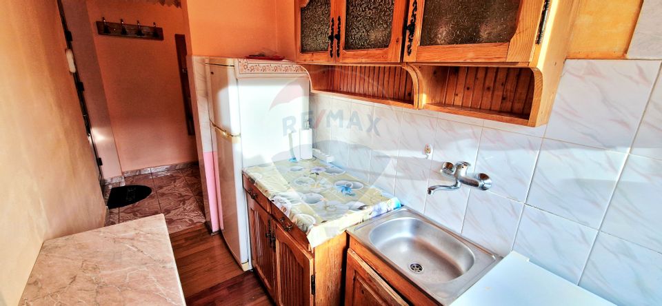 Apartament 2 camere, etaj 2, centrala proprie, balcon - zona Fortuna