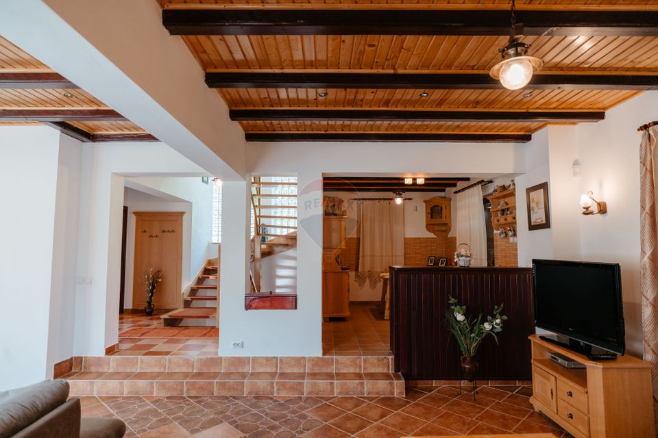 Vilă cu 6 camere, teren de 1000mp, într-un resort montan privat