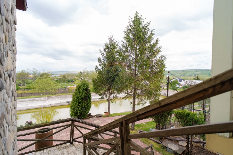 Casă / Vilă cu 10 camere, de vânzare. Todireni, Botoșani.