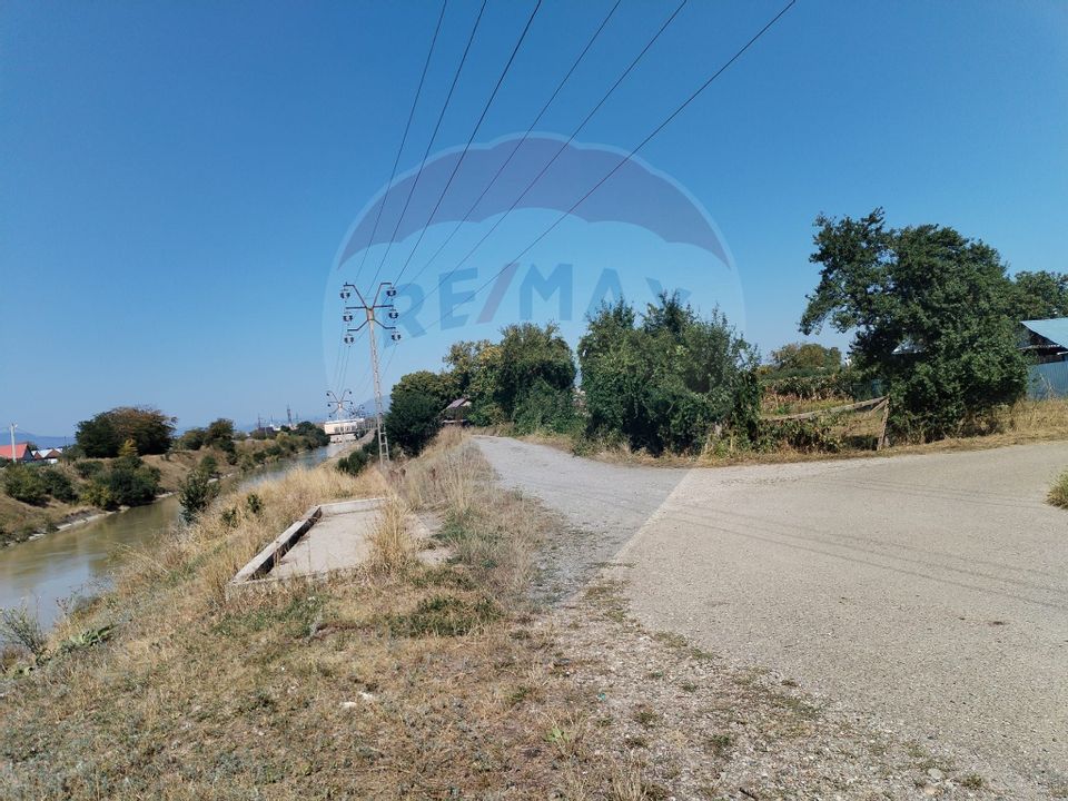 Land 1,035sqm Roznov / Strada Șes