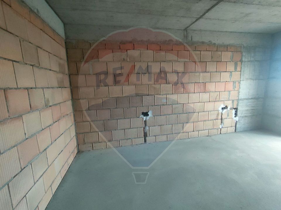 Apartament de vanzare cu gradina