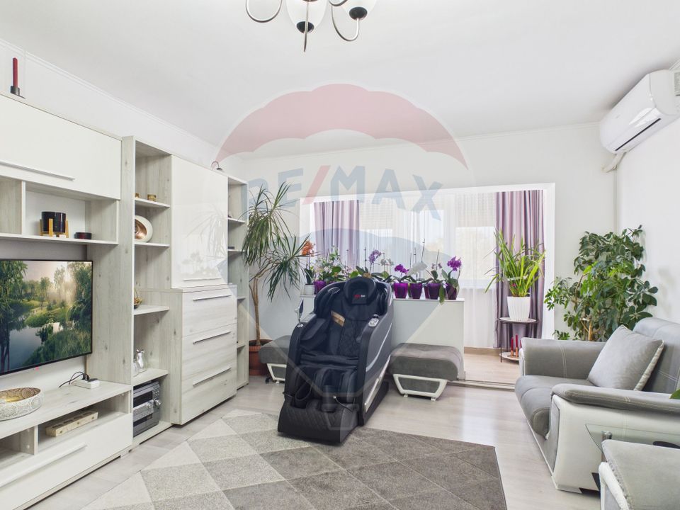 Apartament 4 camere de vanzare – complet renovat, mobilat și utilat