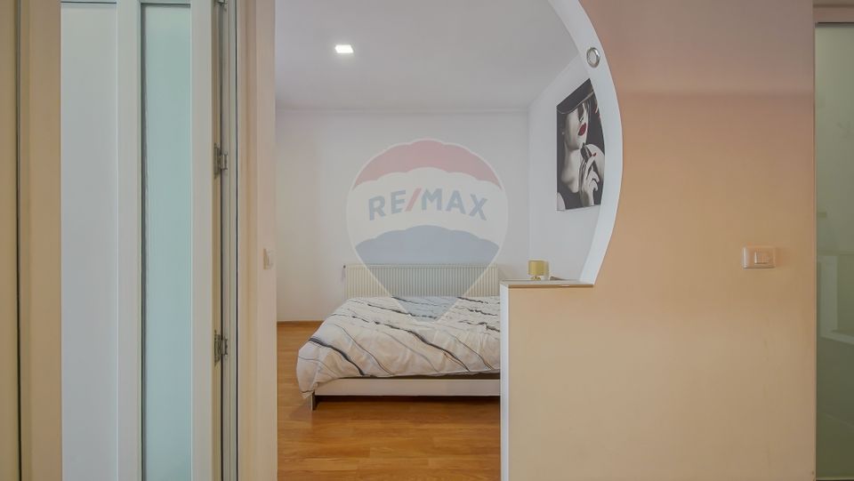 8 room House / Villa for sale, Aurel Vlaicu area